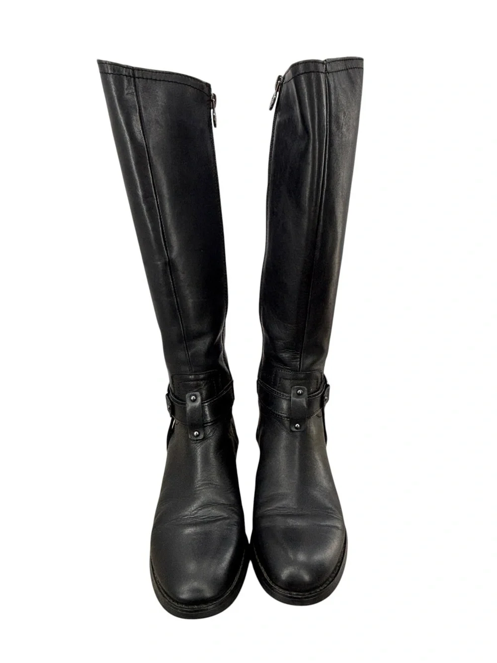 Etienne Aigner steps out